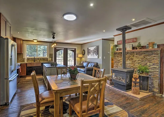 Holiday home W/ Jacuzzi: 10 Mi To Nau & Flagstaff!